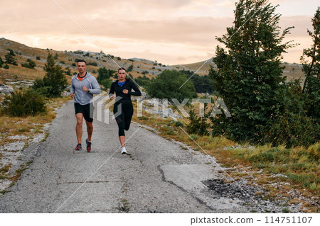A Couple's Energizing Morning Run in the Mountains 114751107