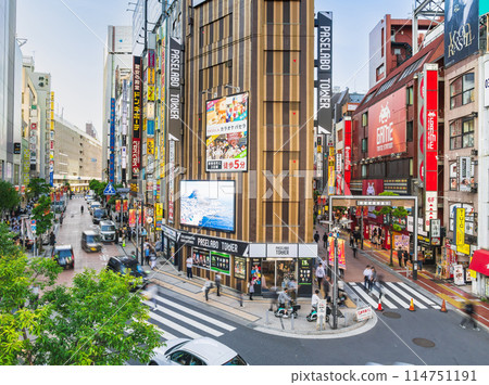 Shinjuku Station East South Exit 114751191