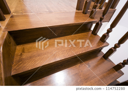 Close-up detail of brown wooden oak stairs in new renovated house. Staircase between two floors 114752280