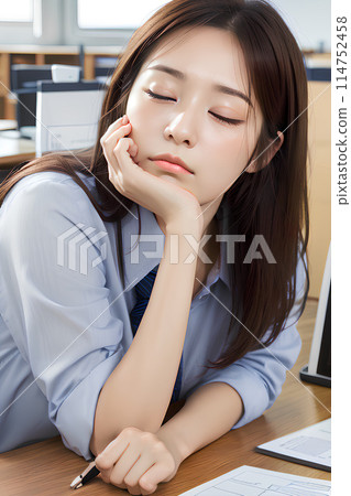 Business woman who overtime work is hard Business woman who overtime work is hard 114752458