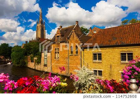Peaceful photo of canal of Bruges, Belgium 114752608