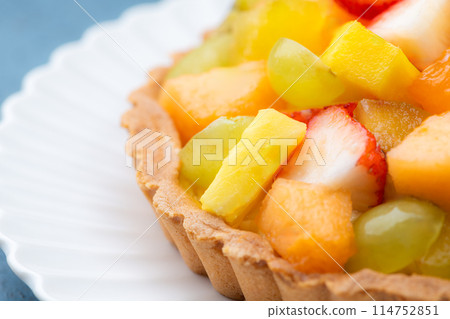 Cookie dough fruit tart Cookie dough fruit tart 114752851