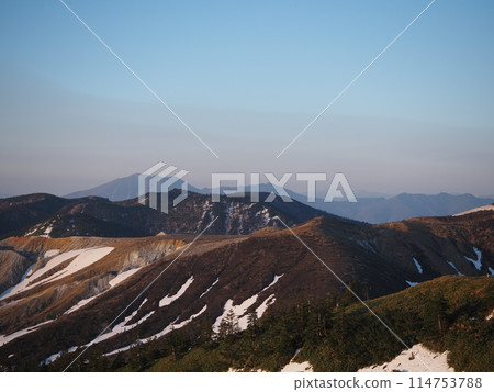朝陽下殘雪的草津白根山 8 朝陽下殘雪的草津白根山 8 114753788