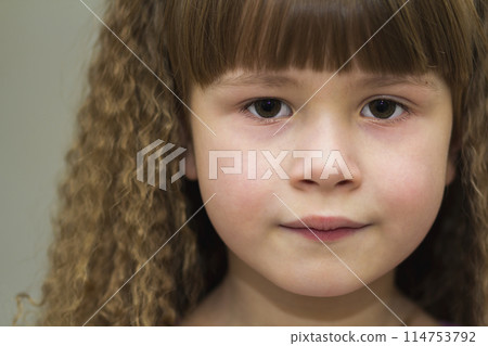 Close up portrait of happy smiling little girl with beautiful thick hair 114753792