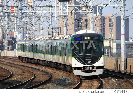 [Keihan] 13000 series (Keihan Main Line: Nishisanso Station) 114754423