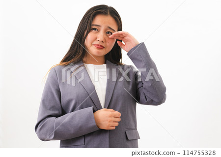 穿著西裝的年輕女子 商業形象 114755328