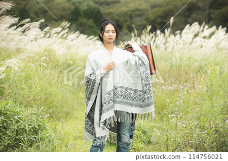 Young woman portrait　 114756021