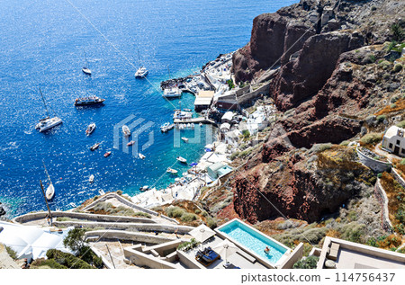 Spectacular views of Oia, over the cliffs, Santorini, Greece 114756437