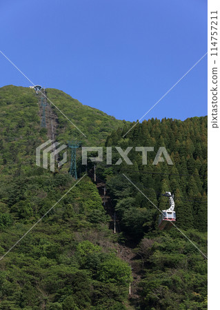 Beppu Ropeway connects Beppu Kogen Station and Tsurumi Sanjo Station 114757211