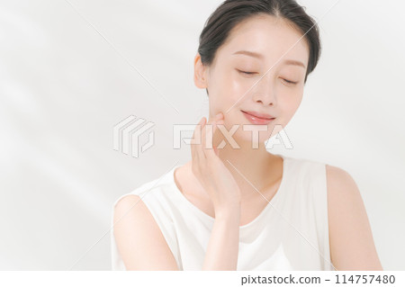 Skincare image of young woman 114757480