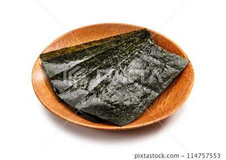 8 slices of seasoned seaweed 114757553