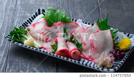 Minke whale bacon slices Taiji Town, Wakayama Prefecture Local cuisine Stylish whale chopstick rest (black background) Minke whale bacon slices Taiji Town, Wakayama Prefecture Local cuisine Stylish whale chopstick rest (black background) 114757950