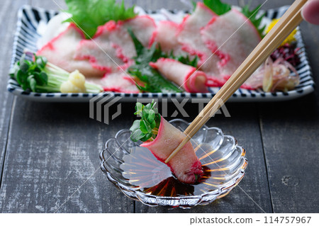 Minke whale bacon slices Taiji Town, Wakayama Prefecture Local cuisine Stylish whale chopstick rest (black background) 114757967