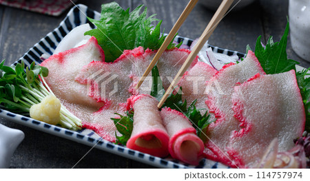 Minke whale bacon slices Taiji Town, Wakayama Prefecture Local cuisine Stylish whale chopstick rest (black background) Minke whale bacon slices Taiji Town, Wakayama Prefecture Local cuisine Stylish whale chopstick rest (black background) 114757974
