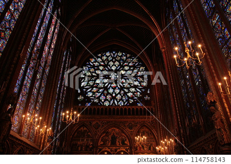 Stained glass of Sainte-Chapelle 114758143