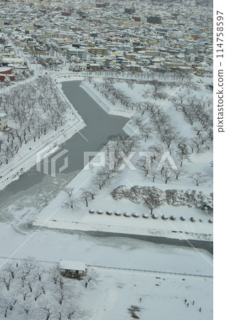從五稜郭塔2樓展望台眺望白雪皚皚的五稜郭(北海道函館市五稜郭町44號) 從五稜郭塔2樓展望台眺望白雪皚皚的五稜郭(北海道函館市五稜郭町44號) 114758597