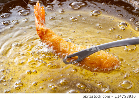 Deep fried shrimp 114758936