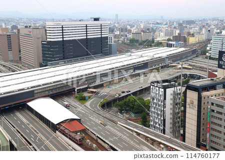 JR Shin-Osaka Station and Shin-Midosuji: 30000 series trains directly connected to the Midosuji subway line JR Shin-Osaka Station and Shin-Midosuji: 30000 series trains directly connected to the Midosuji subway line 114760177