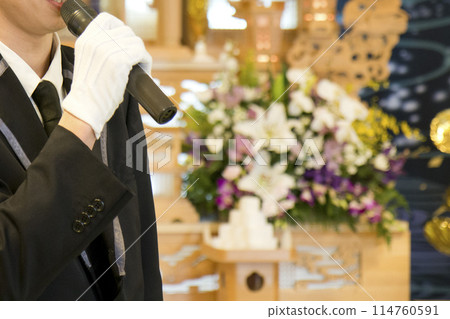 Funeral venue staff image material 114760591