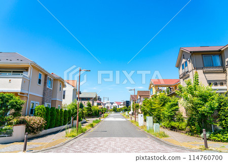 A quiet residential area in Tama New Town, surrounded by nature A quiet residential area in Tama New Town, surrounded by nature 114760700