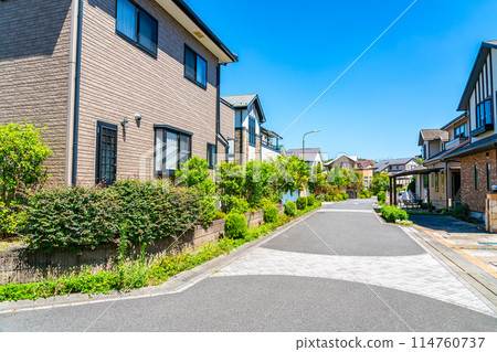 A quiet residential area in Tama New Town, surrounded by nature 114760737