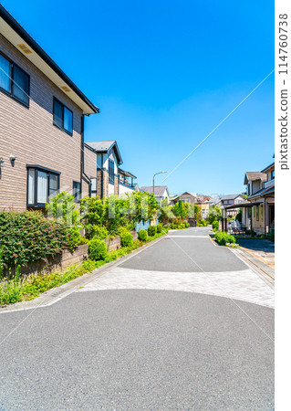 A quiet residential area in Tama New Town, surrounded by nature A quiet residential area in Tama New Town, surrounded by nature 114760738