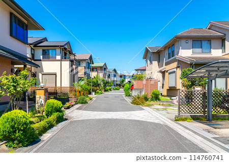 A quiet residential area in Tama New Town, surrounded by nature 114760741