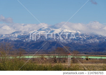 Mount Hakusan in February as seen from Komatsu City Mount Hakusan in February as seen from Komatsu City 114760783