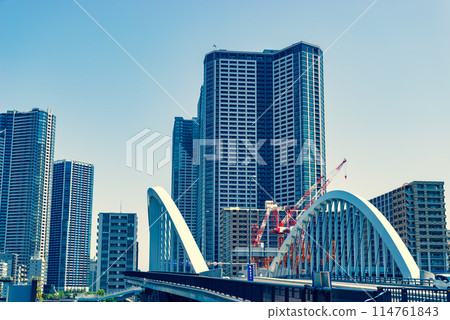 Construction cranes and high-rise apartment buildings Tokyo Kachidoki 2024.05 a-3 Warm colors added Construction cranes and high-rise apartment buildings Tokyo Kachidoki 2024.05 a-3 Warm colors added 114761843