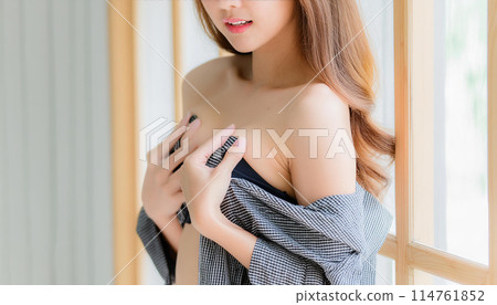 性感的女人在內衣，女性身體形象 114761852