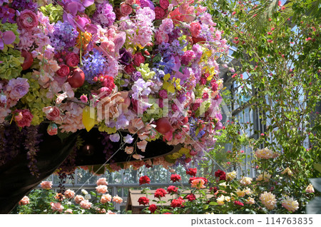 京成玫瑰園旋轉木馬「輝煌樹」上部 京成玫瑰園旋轉木馬「輝煌樹」上部 114763835