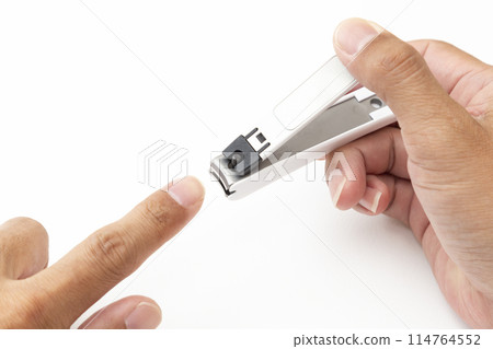 剪指甲的男人的手 剪指甲的男人的手 114764552