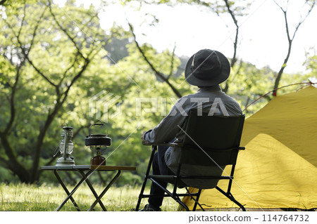 男人享受露營 男人享受露營 114764732