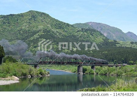 SL Banetsu Monogatari crossing the Fukado Bridge SL Banetsu Monogatari crossing the Fukado Bridge 114764820