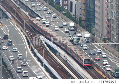 新禦堂筋線和大阪地鐵禦堂筋線30000系列車在早高峰期間擁擠不堪 新禦堂筋線和大阪地鐵禦堂筋線30000系列車在早高峰期間擁擠不堪 114765591