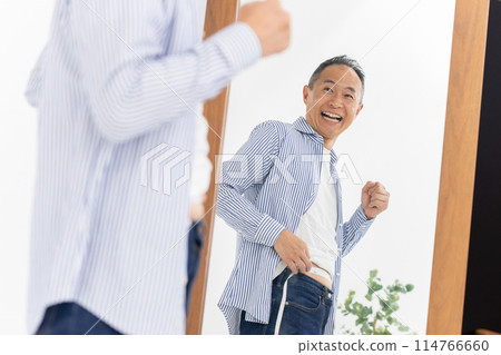 Middle-aged man, metabolic syndrome, measuring, fist pump Middle-aged man, metabolic syndrome, measuring, fist pump 114766660
