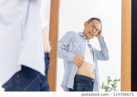 患有代謝症候群的中年男性 114766671