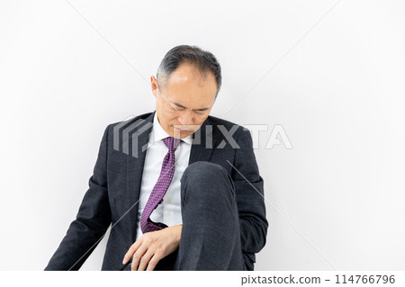 Middle-aged man, business, sitting down 114766796