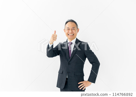 中年男性商務豎起大拇指 114766892