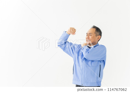 Middle-aged man, work clothes, stiff shoulders 114767062