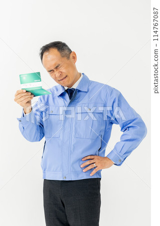 Man in work clothes, bankbook, worried, vertical 114767087