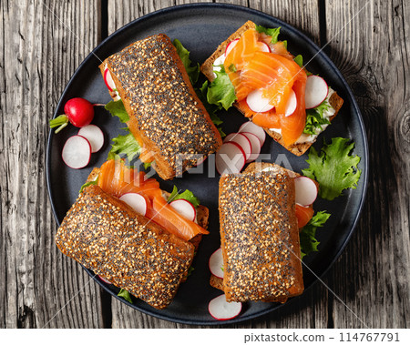 smoked salmon sandwiches on rye bread rolls 114767791
