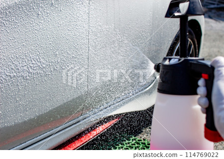 Foamy car wash using a pressure-type foam gun 114769022