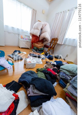 Decluttering, changing clothes, tidying up Decluttering, changing clothes, tidying up 114770116