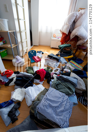 收拾東西、換衣服、收拾東西 114770129