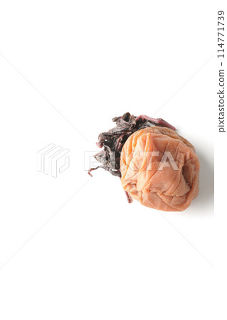 Red shiso and pickled plums photographed directly on a white background Red shiso and pickled plums photographed directly on a white background 114771739