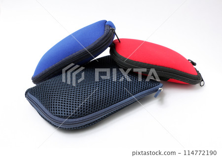 Pouches, containers, storage containers, pochettes, daily necessities, daily necessities, everyday items, small items, bags, zippers 114772190