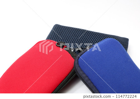 Pouches, containers, storage containers, pochettes, daily necessities, daily necessities, everyday items, small items, bags, zippers 114772224