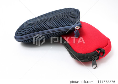 Pouches, containers, storage containers, pochettes, daily necessities, daily necessities, everyday items, small items, bags, zippers 114772276