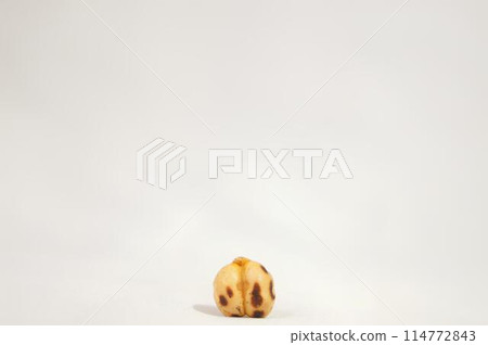 A Single Crunchy Chickpea 114772843